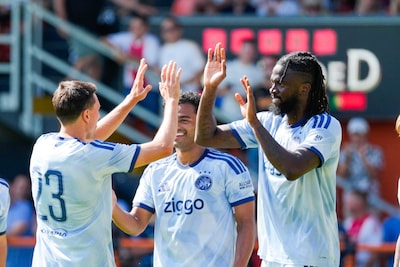 Nieuwe spitsen helpen Ajax aan oefenzege op FC Volendam, pijnlijke blunder van jonge keeper
