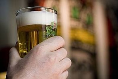 Oud-voetballer van Go Ahead Eagles had geen tijd om glas bier weg te zetten