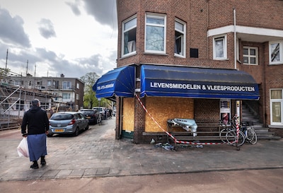 Vijf jaar na megabrand verwoesten vlammen wéér een pand in de Wouwermanstraat