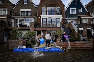 Honderdduizenden huizen kwetsbaar bij extreme regen: ‘Voetbal in de wc tegen wateroverlast’