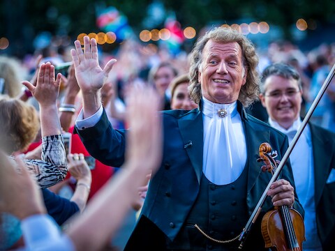 André Rieu scheldt live op Britse tv, geschrokken presentator zegt ...