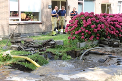 Wateroverlast aan de Ratelaar in Kampen door graafwerkzaamheden