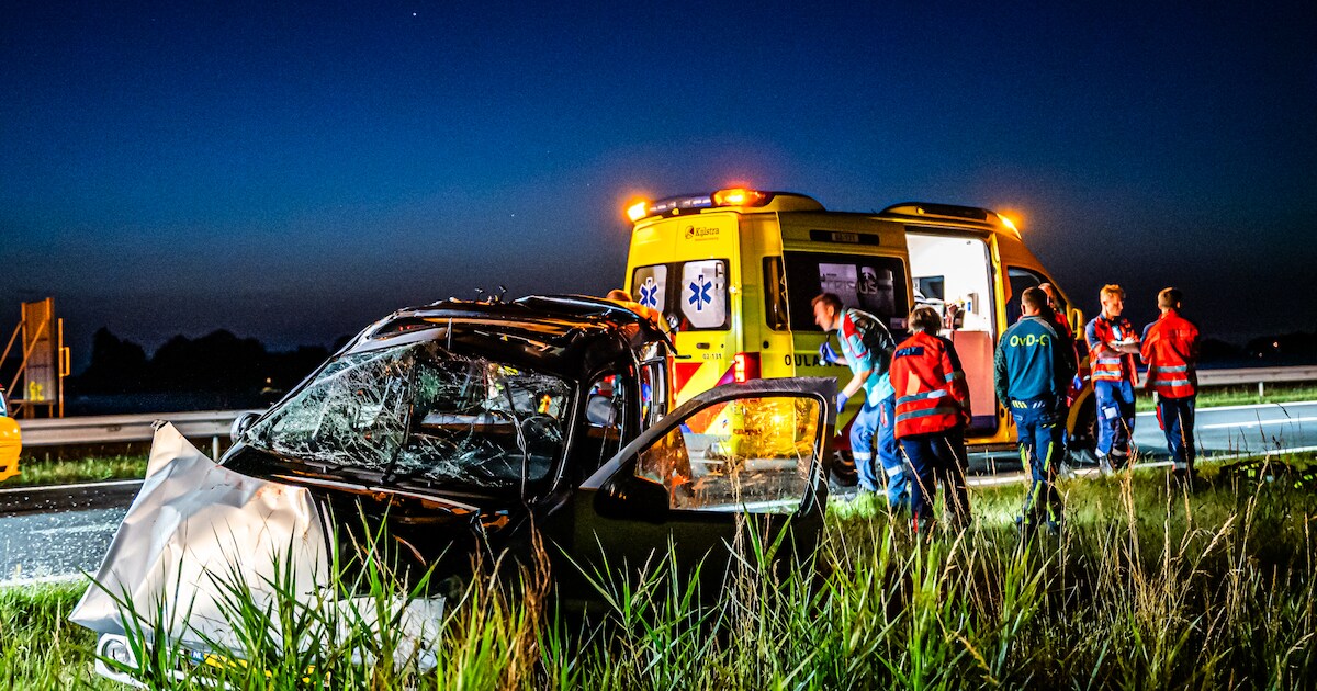 Bestuurder (24) zwaargewond na crash op N355 bij Ryptsjerk