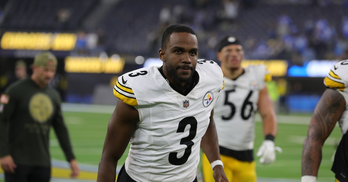 Ooit voetbalde hij bij Zeeburgia, nu maakt hij naam in de NFL: ‘Het is ...