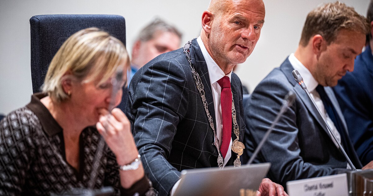 Burgemeester onder vuur bij EVB: ‘Hij moet de raad sneller informeren’