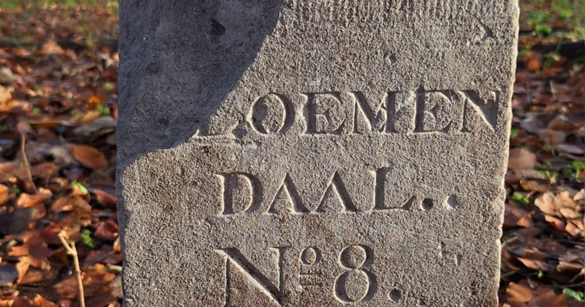 Vermiste grenspaal na 30 jaar terug bij Buitenplaats Leyduin