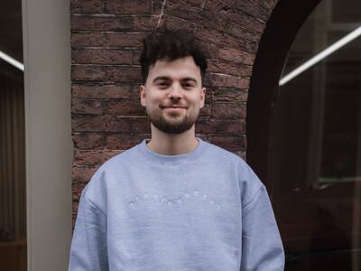 Barber Bilal knipt je haar zodat het bij jou past: 'Iedereen wil eruitzien als Brad Pitt'
