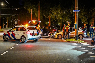 Twee auto’s zwaar beschadigd na nieuwe aanrijding op beruchte kruising in Arnhem