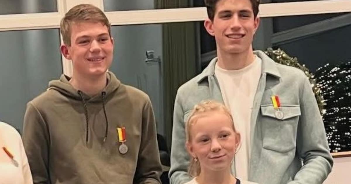 Boris en Maurits krijgen jeugdlintje voor inzet bij Reddingsbrigade Heemstede