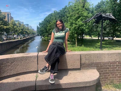 Houda (20) uit Den Haag is te zien in het nieuwe seizoen van Au Pairs: ‘Had mijn vader dit nog maar 