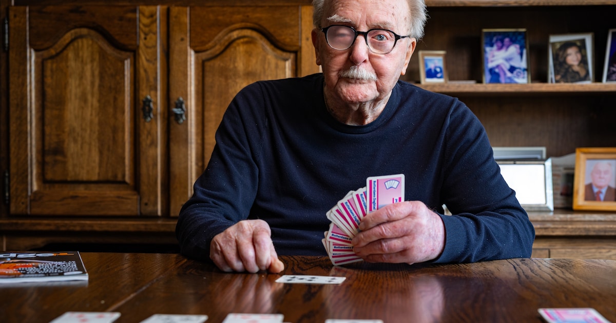 Joop uit Barendrecht is 98 en speelt nog bridge als de beste: ‘Je moet een goed geheugen hebben’