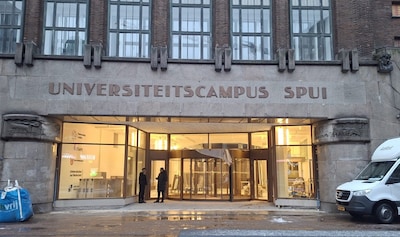 Het oude V&D-lettertype is terug in Den Haag, maar dan op de nieuwe campus