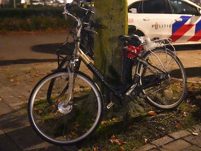 Twee fietsers aangereden in Helmond, één ernstig gewond: automobilist rijdt door