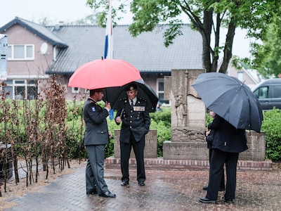 ‘We doen het met z’n allen’: dit is hoe dorpsbewoners de Dodenherdenking in het kleine Spijk in leve