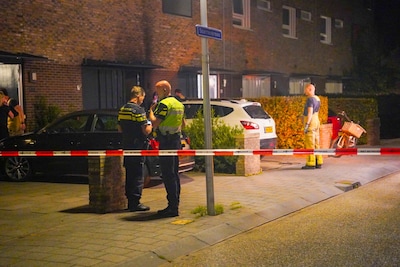 Forse schade aan woning in Zwolle na explosie, vuurwerkresten aangetroffen