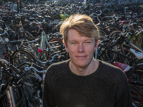 Jilt Jorritsma schrijver van Brabants Boek Present 2026 | Regio | AD.nl