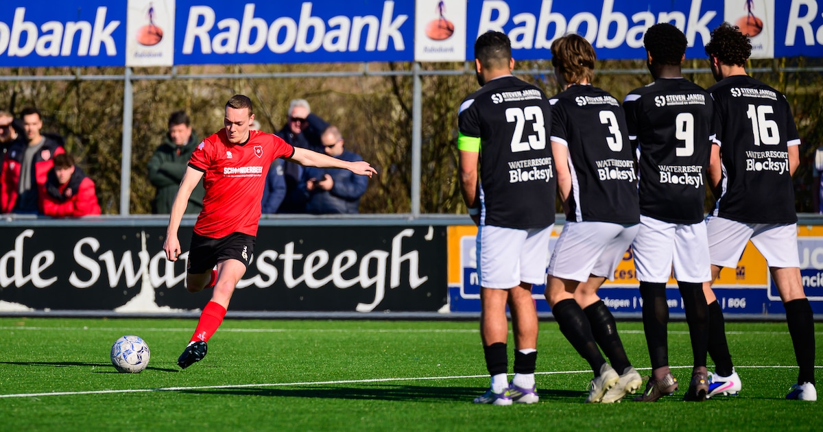‘Doelpuntenmachine’ Nigel van Zelst hapert bij Roda’46 tegen CSV Apeldoorn: ‘Ik trek het boetekleed 