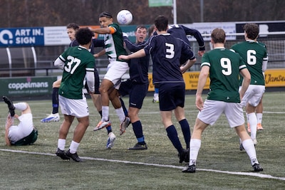 Deurne slaat aanval van Nuenen af en is morele winnaar in topper: ‘Dat zij muziek afspelen zegt vold