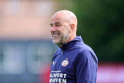 Peter Bosz ziet een nieuwe kracht bij PSV én een enorm verbeterpunt: ‘Het wordt alleen maar moeilijker’