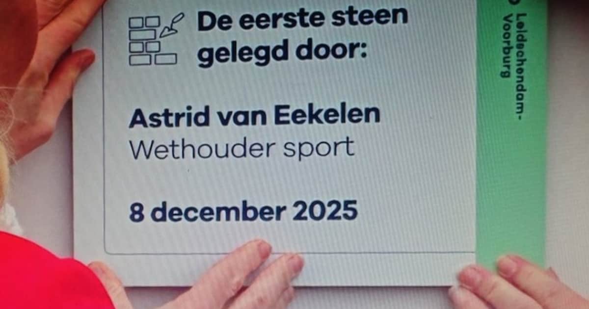 Eerste steen gelegd voor nieuw kleedkamergebouw Voorburgse rugbyclub