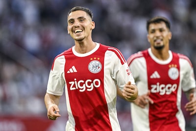 Ajax dankzij hattrick van Gloukh simpel verder na opnieuw zorgeloze avond tegen Vojvodina