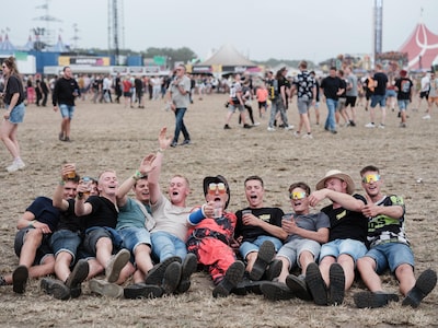 LIVE Zwarte Cross 2026 | Touwtje springen gaat fout • Gaan Effe Serieus Baila de Gasolina spelen? • 