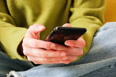 Straf voor oud-agente die collega belaagde: ook ‘aardige’ berichten zijn stalking, oordeelt rechter