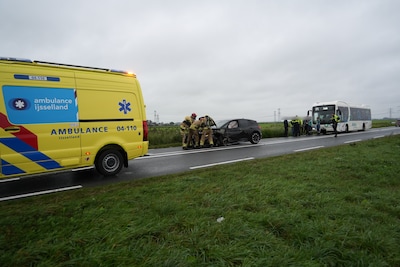 Aanrijding tussen vrachtwagen en personenauto op weg bij Hasselt