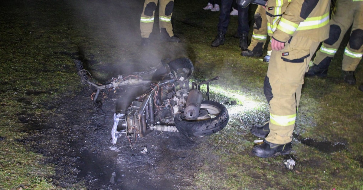 Scooter uitgebrand bij speeltuintje in Voorthuizen