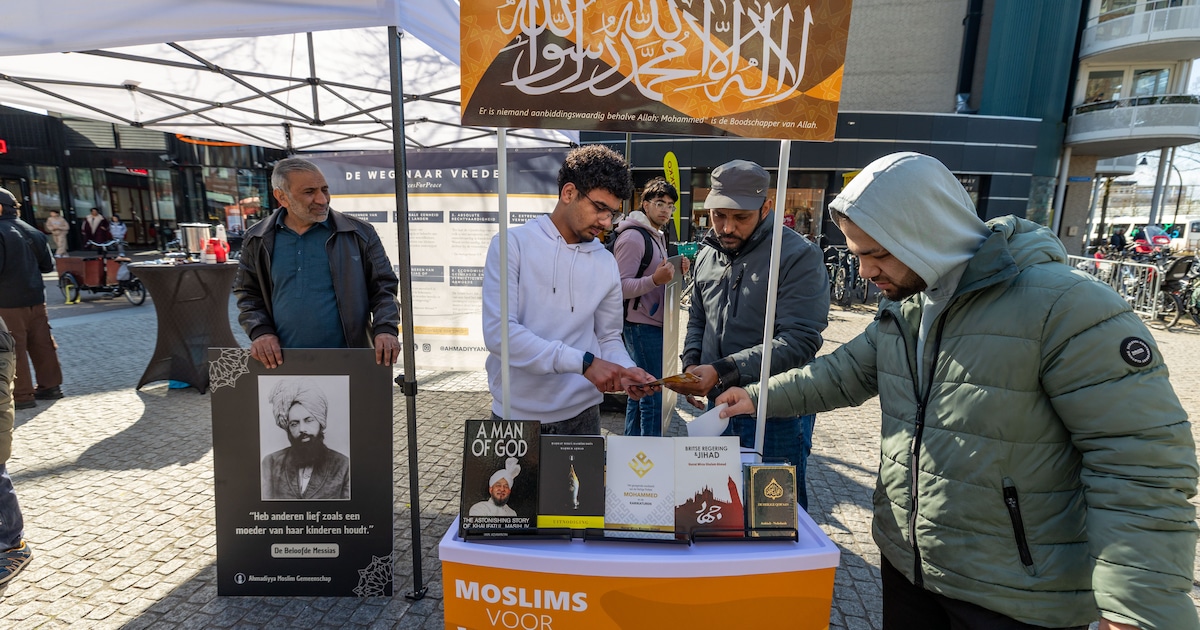 Waarom deze moslims 100.000 flyers verspreiden over vrede: 'We zijn samen verantwoordelijk'