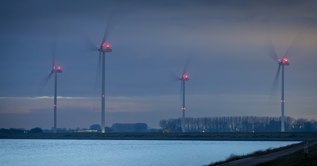 Rode lichten op windturbines doven vanaf 2027: gaat alleen aan bij laagvliegend vliegtuig