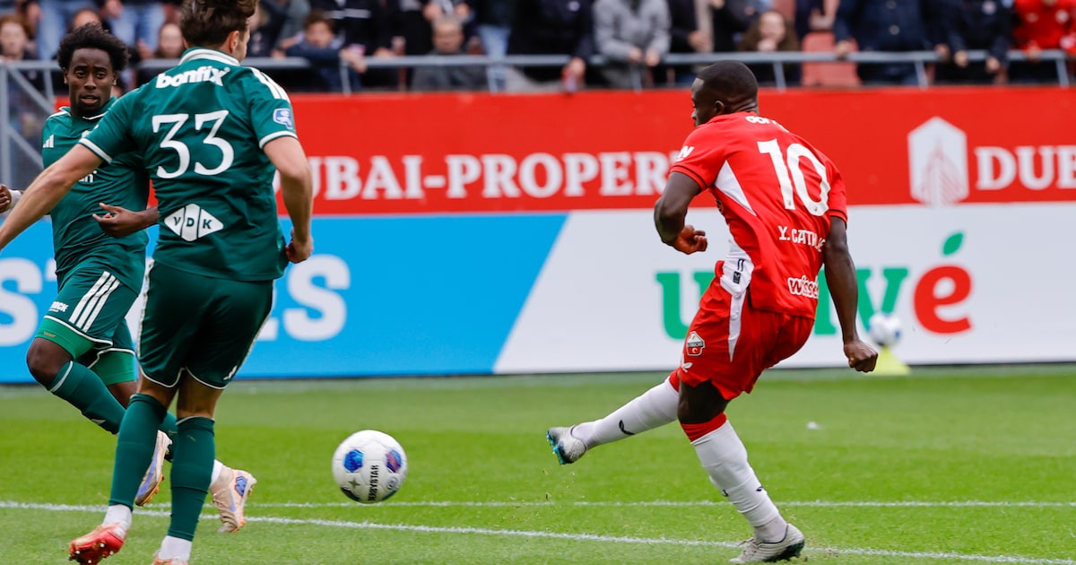 LIVE eredivisie | FC Utrecht zet PEC Zwolle onder druk, Cathline laat kans op eerste treffer liggen