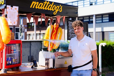 Worst, broodjes en een bakfiets vol ambitie: Woudenberger Matt (17) jaagt ondernemersdroom na