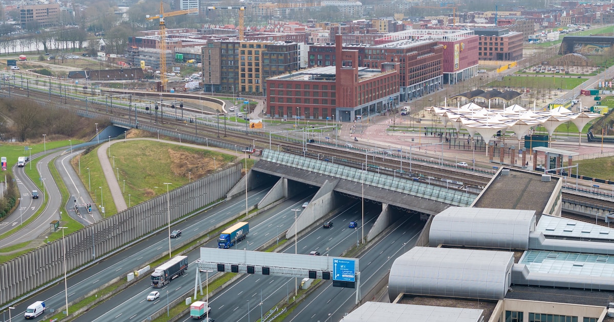 Monsterfile tussen Amsterdam en Utrecht: automobilisten staan minstens een uur stil op A2