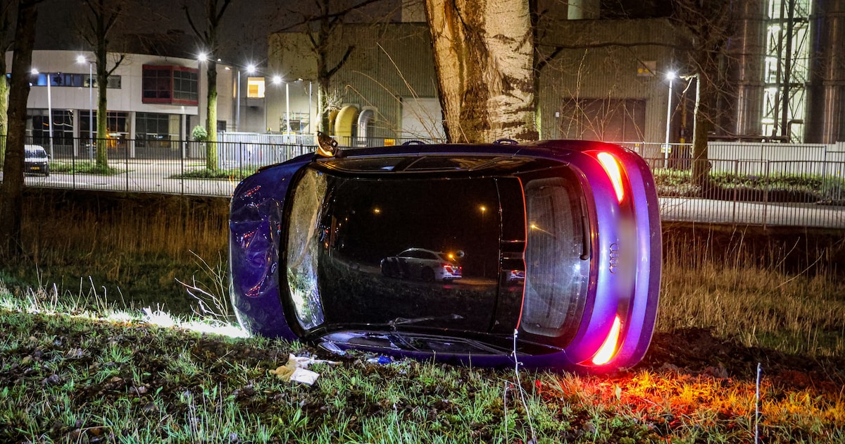 Ongeval op afrit A20 Rotterdam, Audi belandt in berm