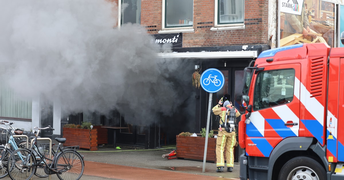 Donkere rookwolken bij brand in Italiaans restaurant in de Groot ...