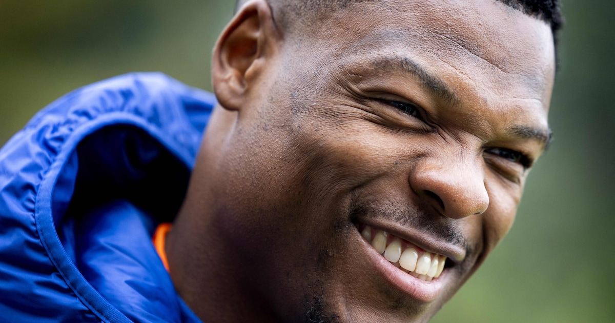 Hoe Denzel Dumfries via een omweg de absolute top bereikte: ‘Hij kocht álles om de loterij te winnen
