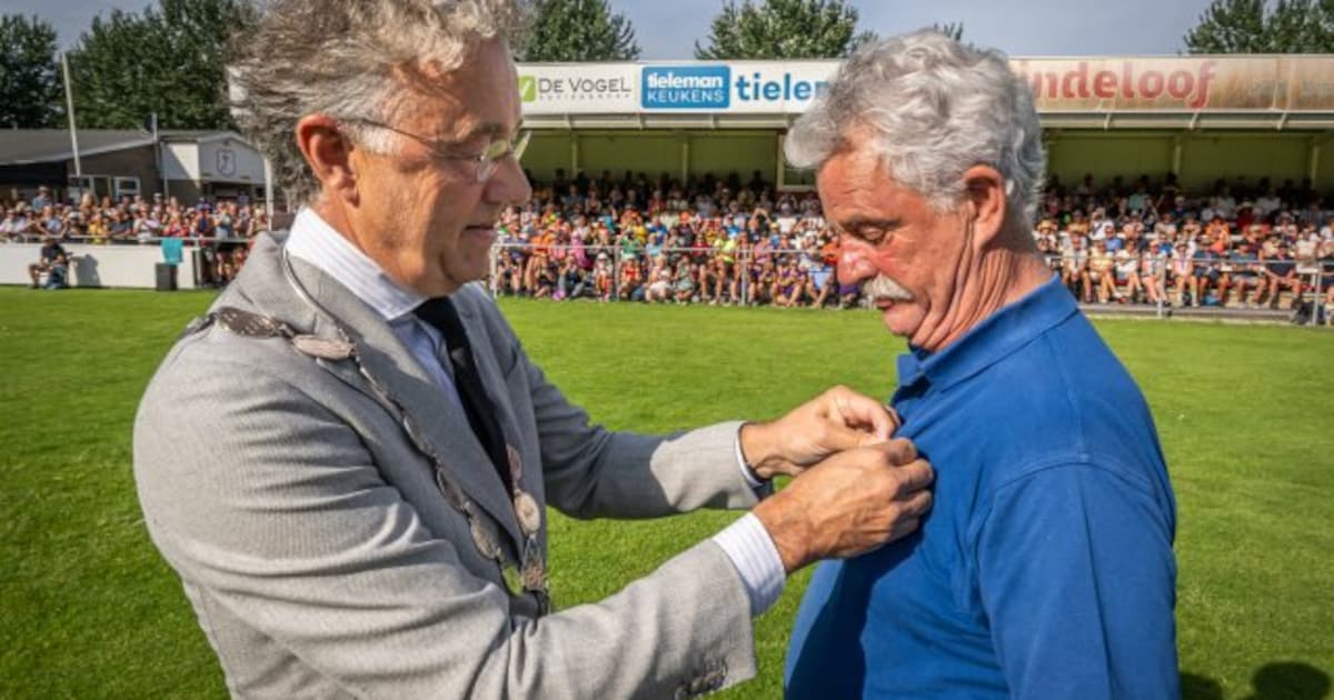 Peter Claessens ontvangt Koninklijke onderscheiding in Stellendam