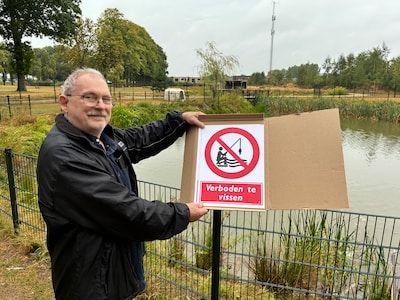John ziet vissers over het hek klimmen en vreest voor zijn eenden: ‘Houd op met vissen’
