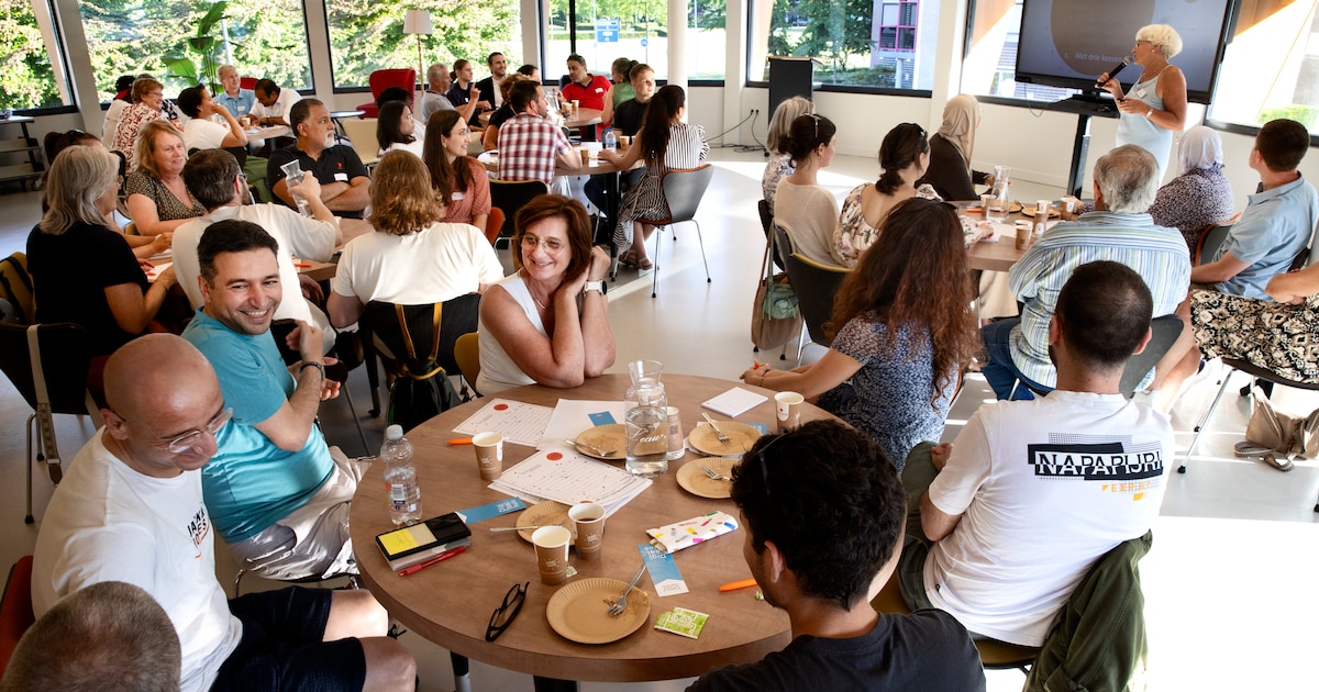 Nederlands leren spreken: nieuw Taalcafé opent in Diemen