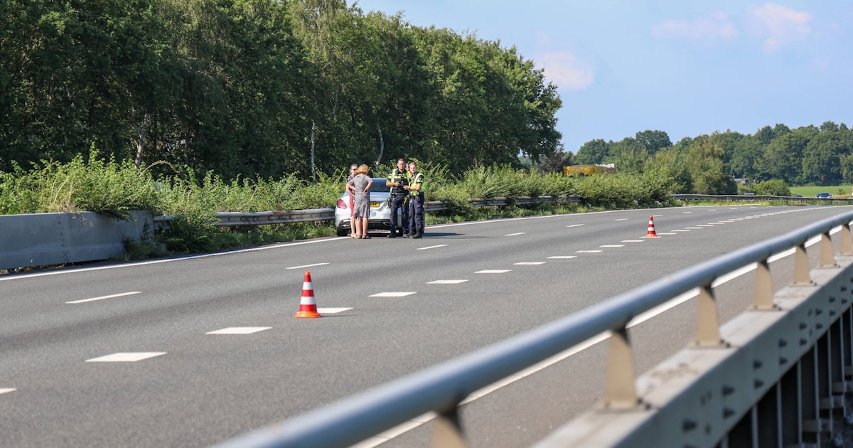 Meerdere auto's betrokken bij kettingbotsing op A28 bij Beilen, snelweg tijdelijk gesloten