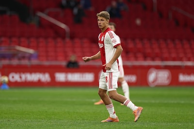 Ajax oefent wel en zet Belgische tweedeklasser simpel opzij