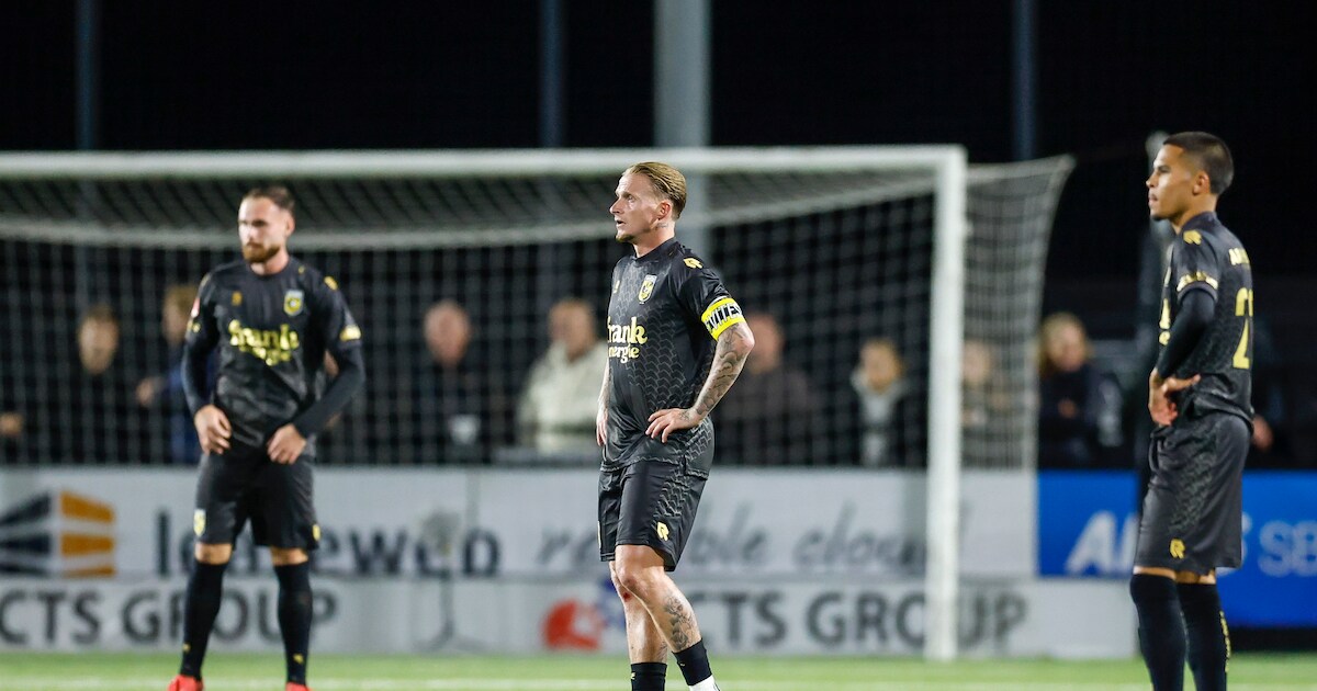 LIVE Keuken Kampioen Divisie | Vitesse begonnen aan nieuw seizoen en gesteund door bomvol uitvak