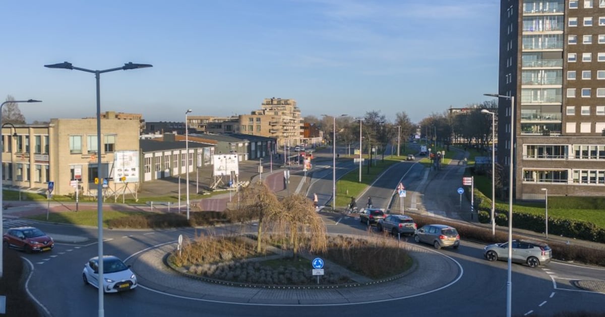 Vanaf februari aanpassingen voor fietsers bij rotonde Amnesty Internationallaan Hellevoetsluis