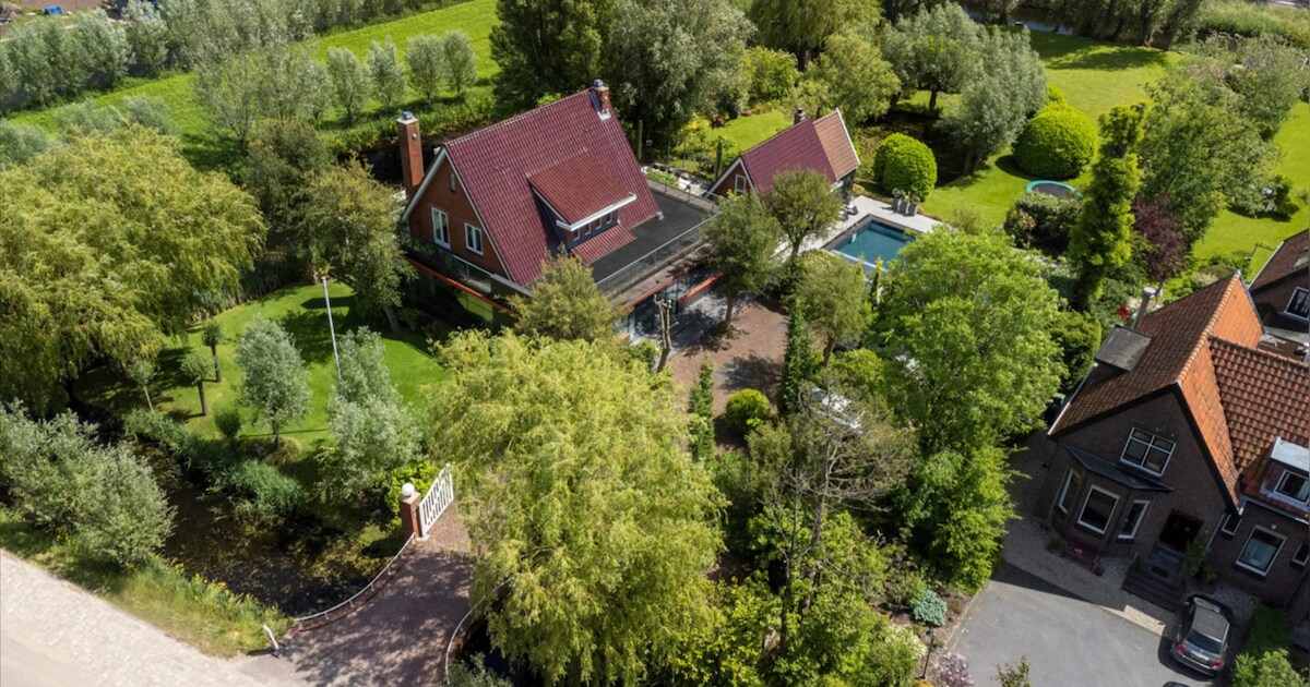 Villa van 2 miljoen te koop in Capelle, maar kijk vooral naar de giga-tuin: zo groot als 10 basketba