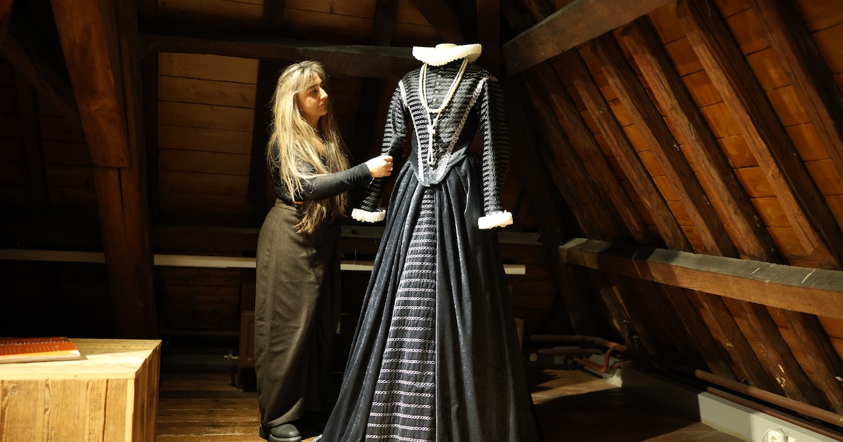 Kalina gebruikte 15 meter stof voor een replica van de jurk van de vrouw van Willem van Oranje