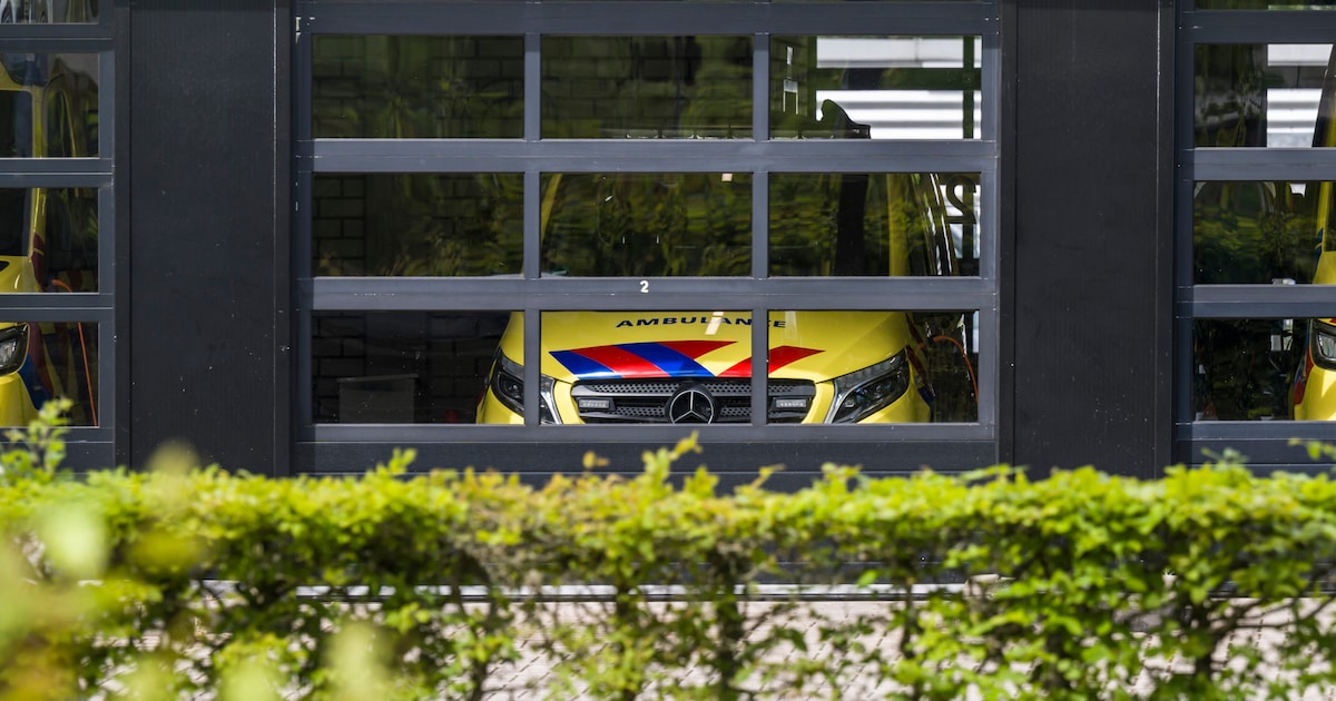 Twentse ambulancechauffeur tegenover werkgever in de rechtbank na val op gladde trap
