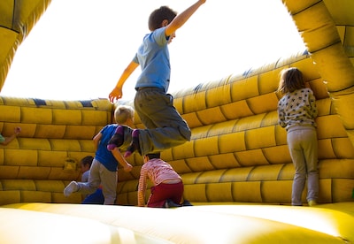 Vakantietip! Dit springkussenfestijn voor kinderen bezoek je nu in Veenendaal