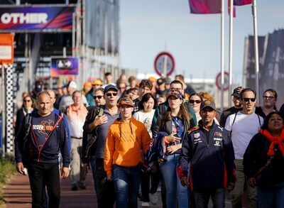 Eerste fans arriveren bij circuit in Zandvoort, vakantie deed Hamilton goed: ‘Ik hou van deze sport’