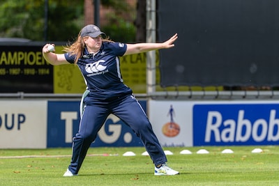 Arts Caroline (27) offert vakantiedagen op om WK cricket te halen: ‘Het voelt als nu of nooit’